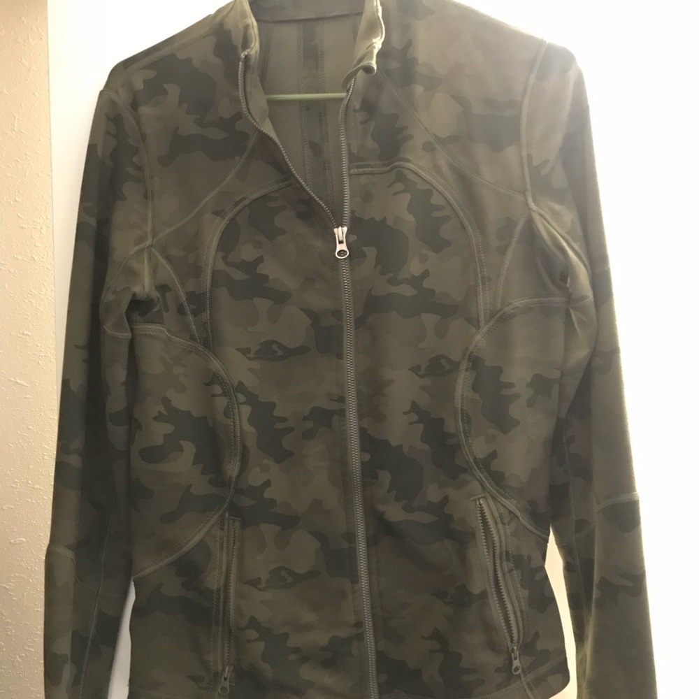 Lululemon camo jacket size 10